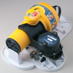 EPIRB E100G v/ sj&aacute;lv&uacute;tloysandi h&uacute;sa